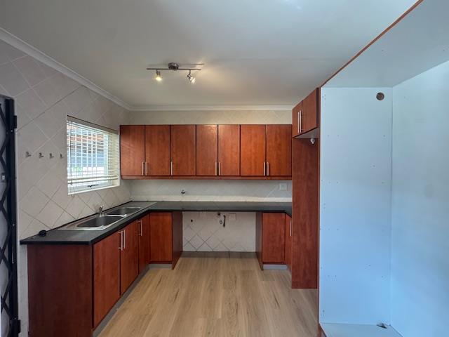 To Let 5 Bedroom Property for Rent in West Beach Western Cape